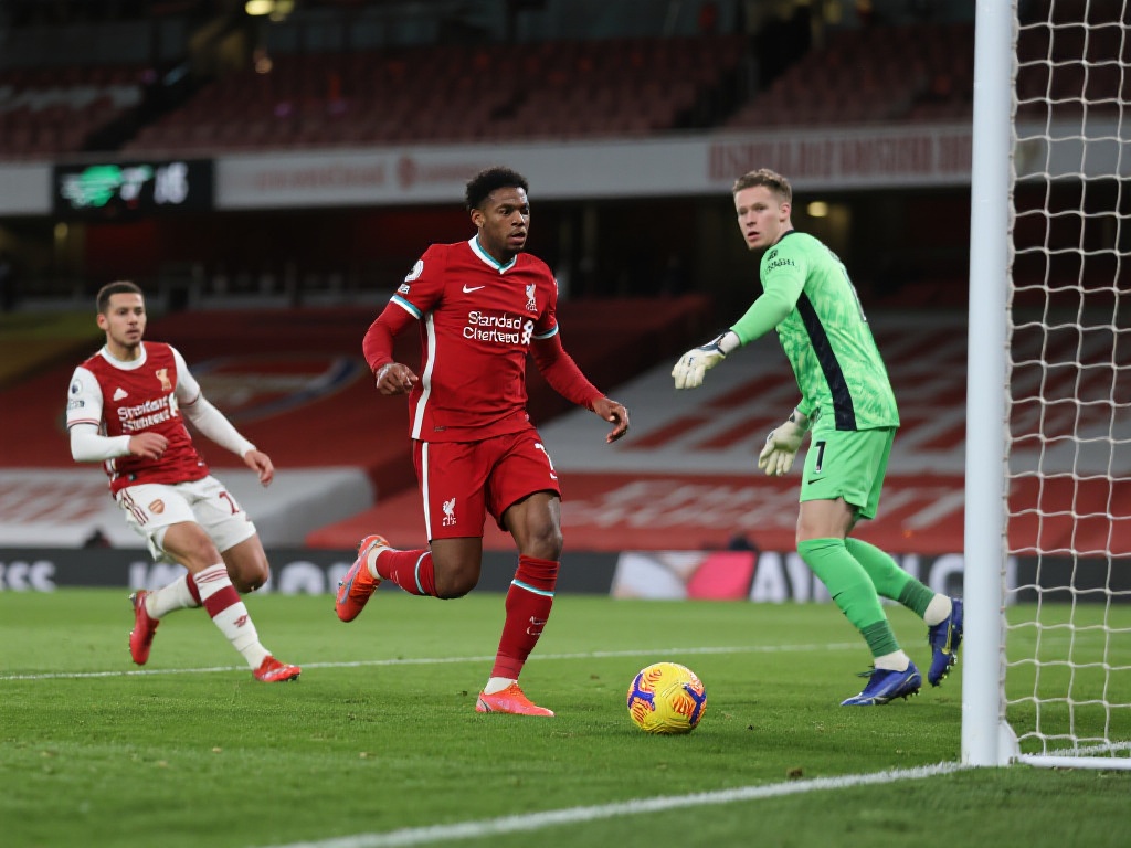 然而，利物浦在领先后的防守策略却略显保守